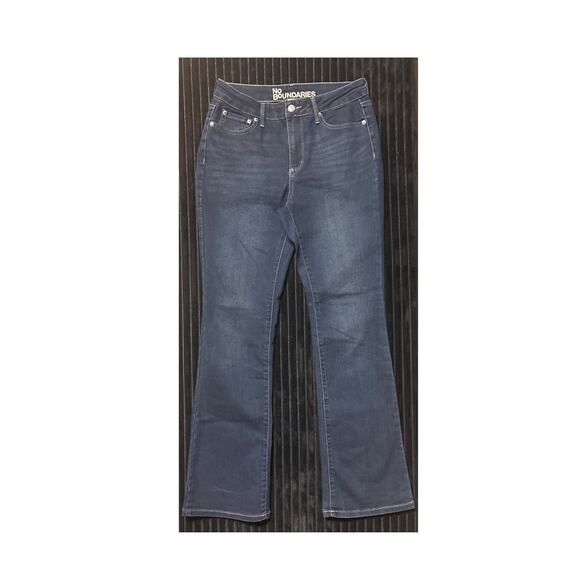 No Boundaries Women’s Bootcut Jeans Size 8 Dark Wash Stretch 31” - Picture 1 of 3